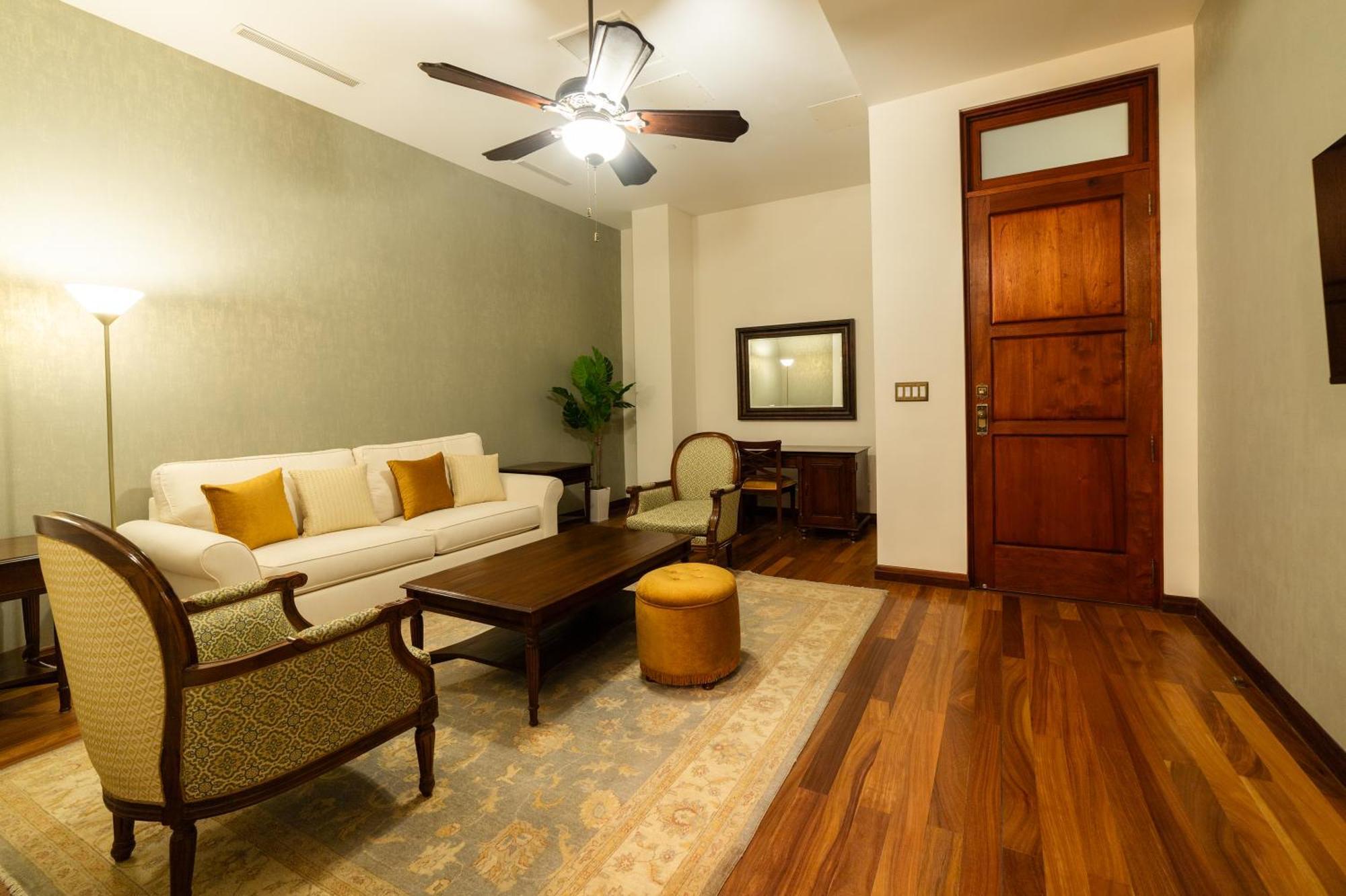 Hotel Plaza Herrera Panama City Luaran gambar
