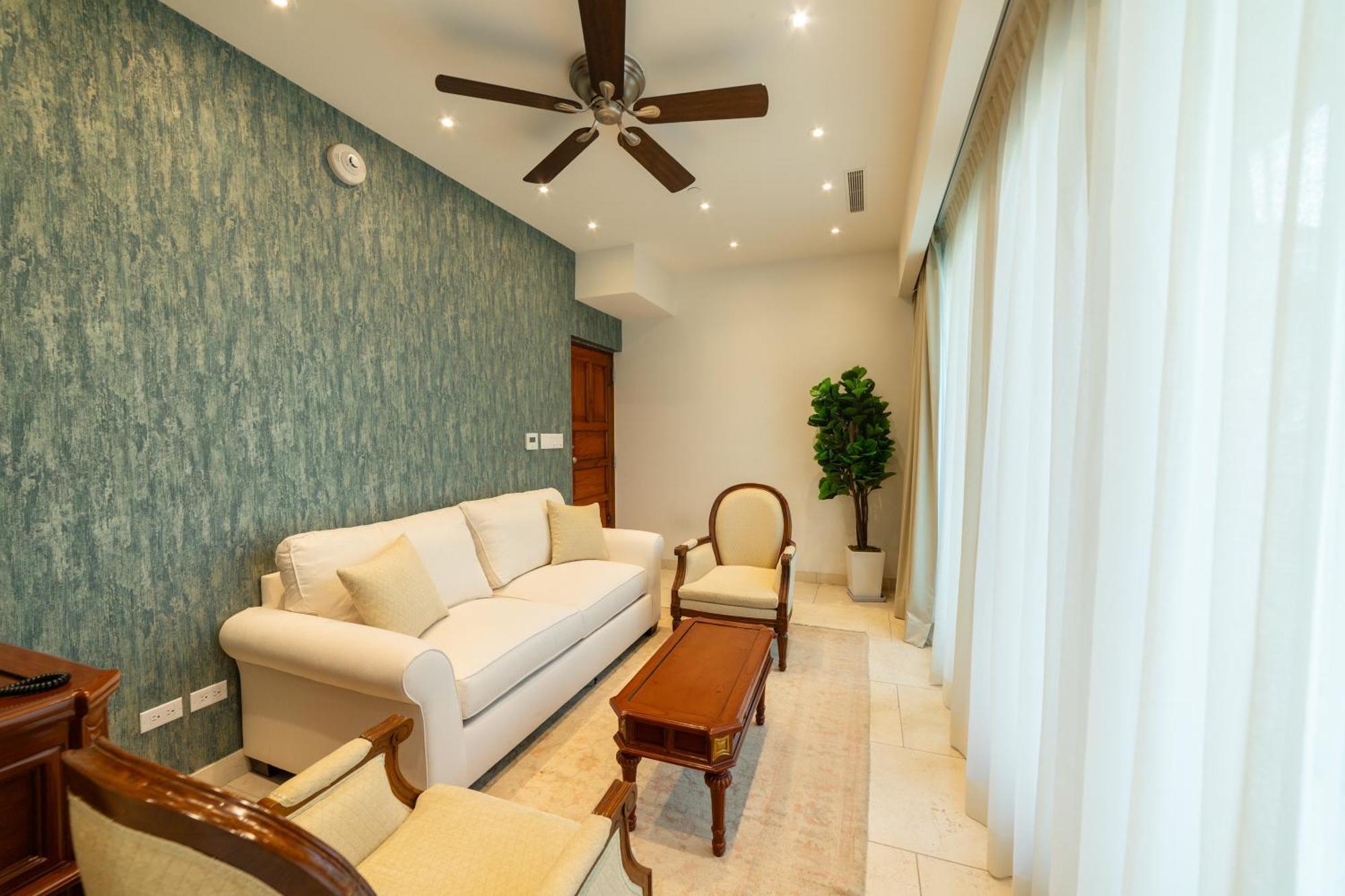 Hotel Plaza Herrera Panama City Luaran gambar