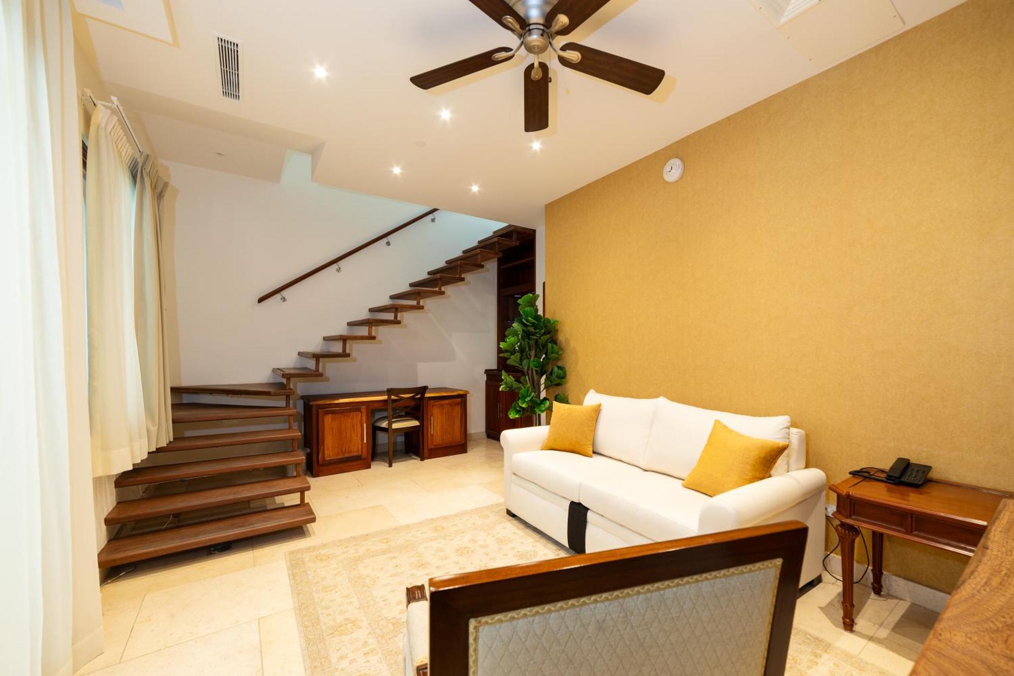 Hotel Plaza Herrera Panama City Luaran gambar