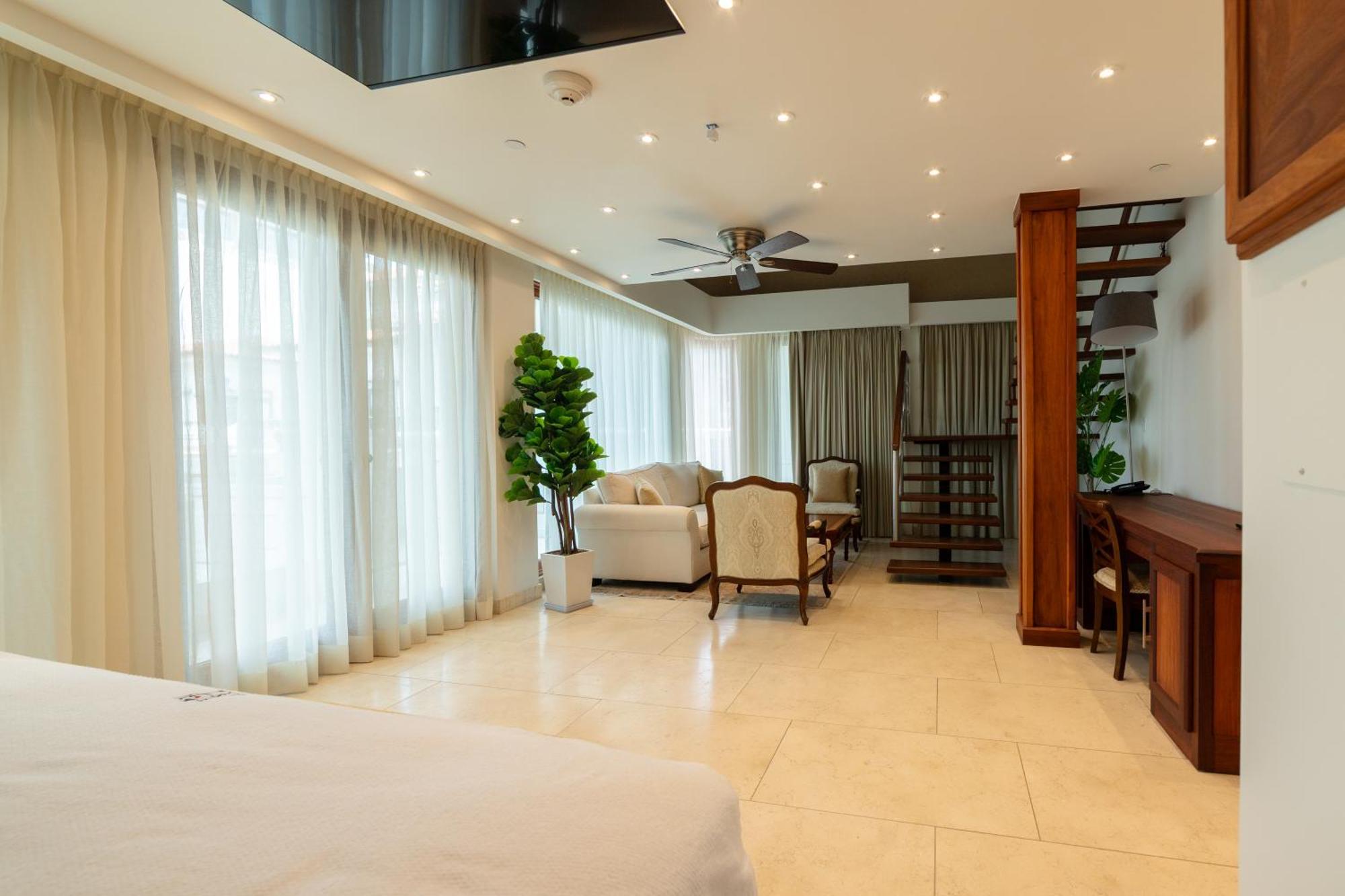 Hotel Plaza Herrera Panama City Luaran gambar